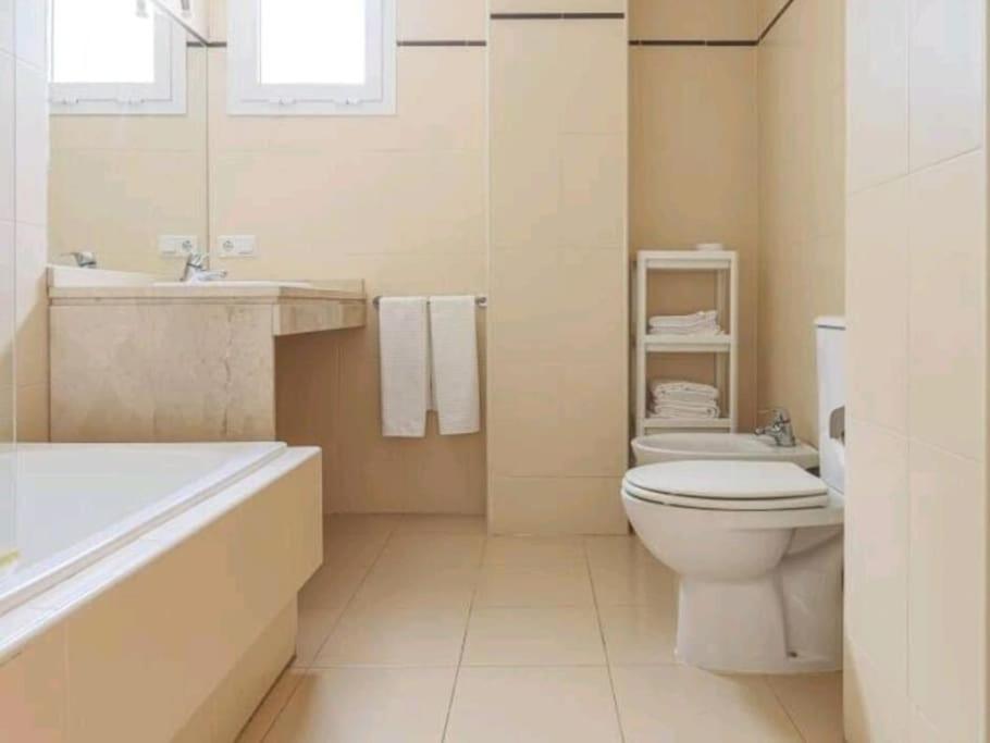 Alojamiento Con Piscina Y Parking En Sevilla 拉阿尔加瓦 外观 照片